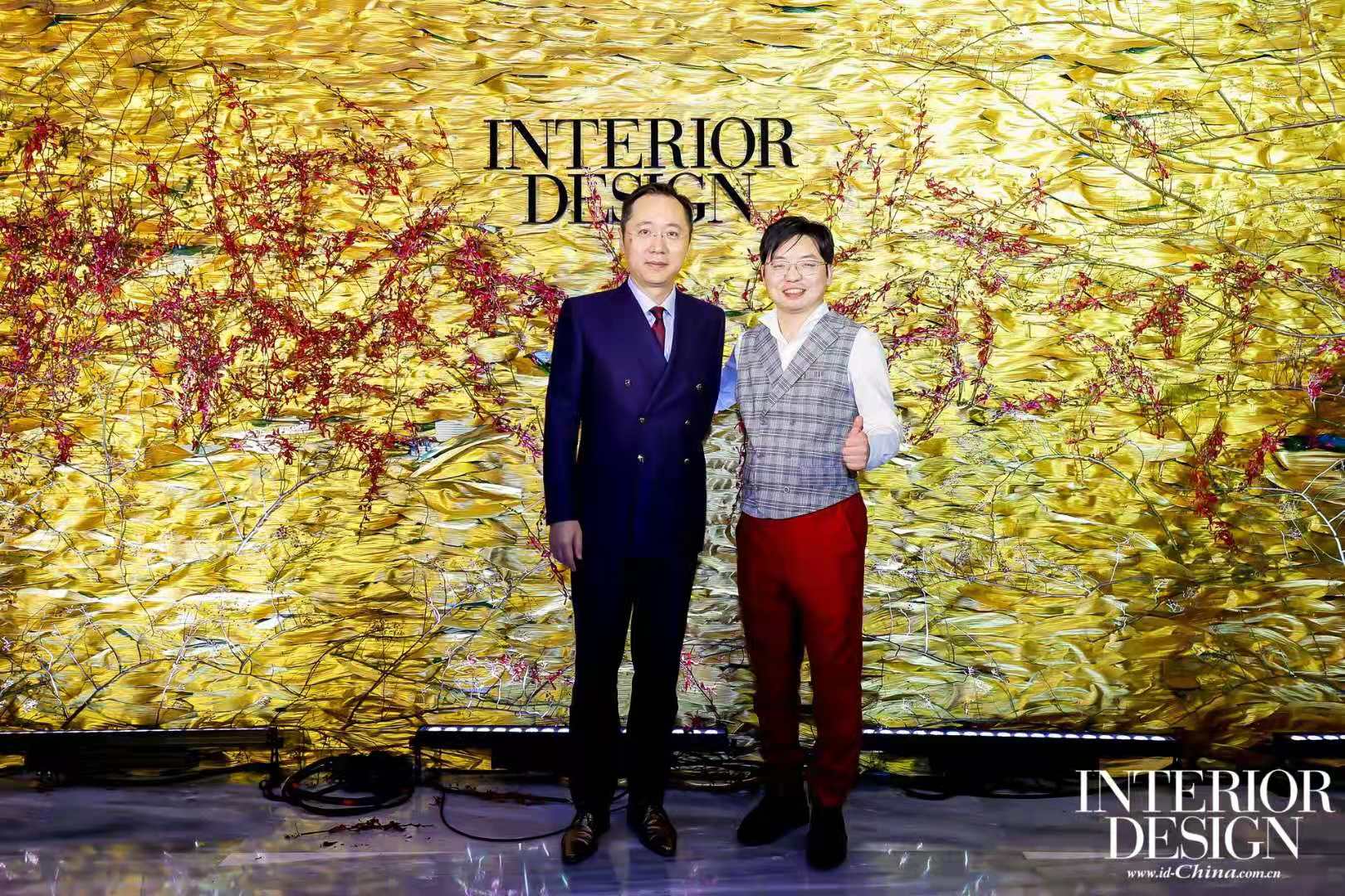 雷雨明先生 和 Interiror Design China董事⻓、出版⼈ 赵虎先生 合影
