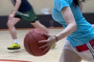 软柿子？不存在的。学妹布朗妮告诉你，什么叫又甜又飒又致命