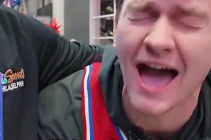 76人逆转骑士赛后费城球迷疯狂庆祝！扬言这赛季一定夺冠