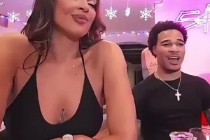 羡慕 早期女版奥尼尔坎贝奇穿小吊带与矮33公分男网红约会!