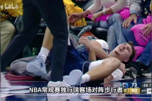 喊下暂停后文班进三分！米奇：我看他在找人传球，当时没时间多想